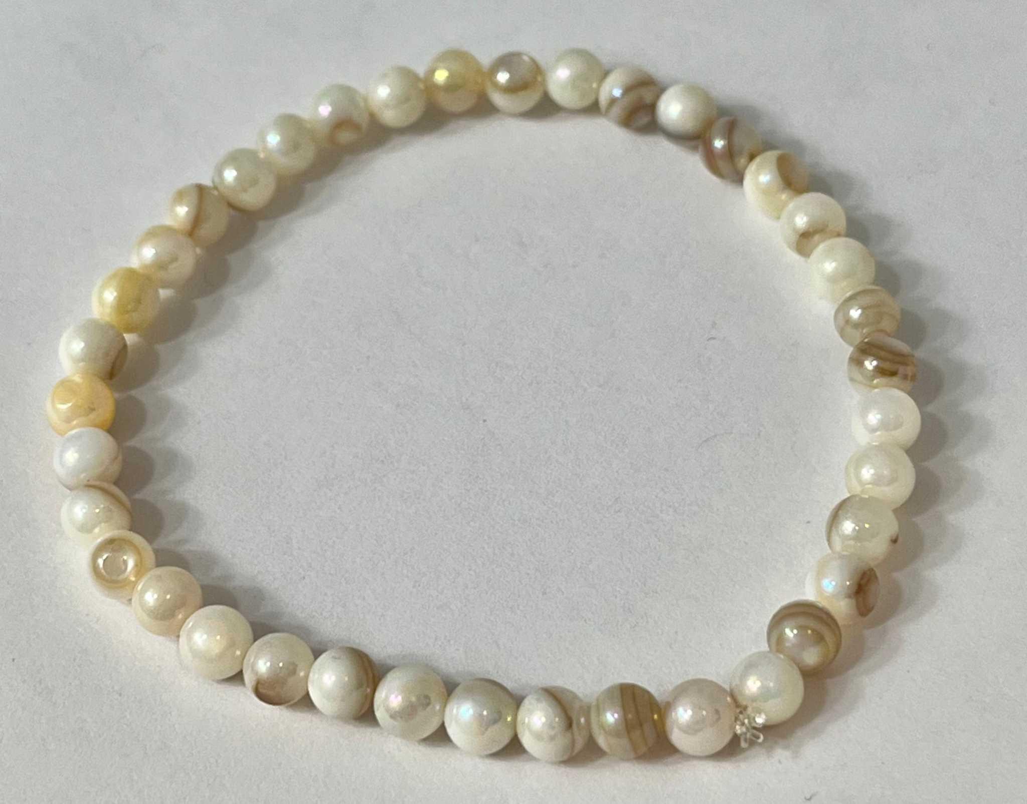 Bead Bracelet with Freshwater Shell & Pearl Beads White natural pearl plain