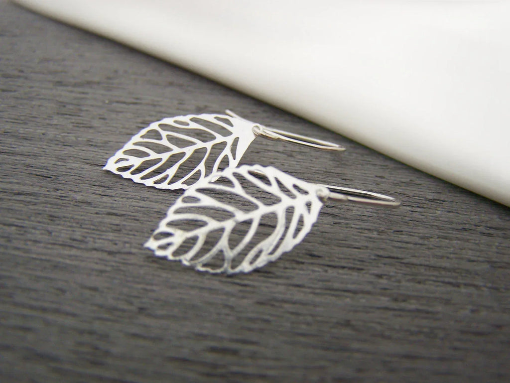 Sterling Silver Leaf Dangle Earrings – Bright Silver Nature-Inspired Jewelry Gift