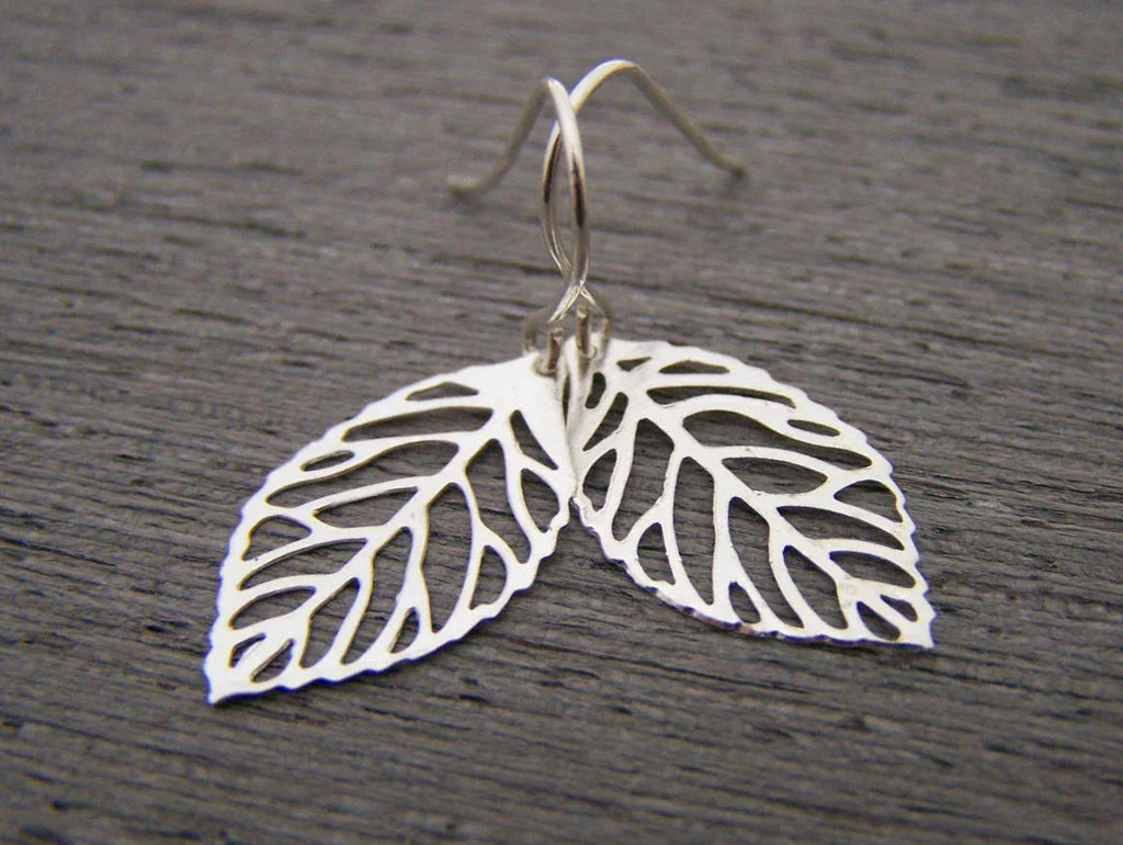 Sterling Silver Leaf Dangle Earrings – Bright Silver Nature-Inspired Jewelry Gift